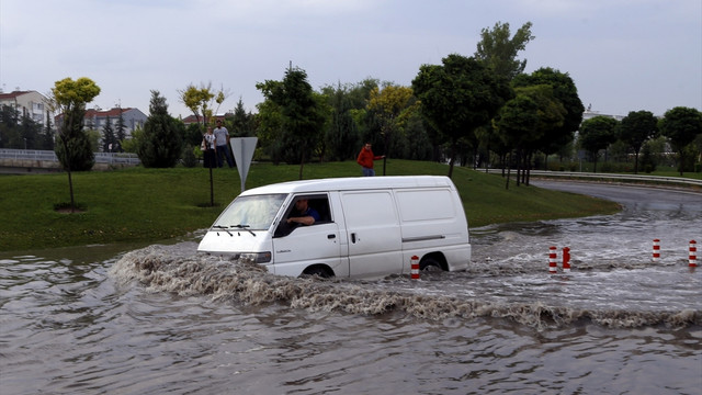 Eskişehir'de sağanak yağış