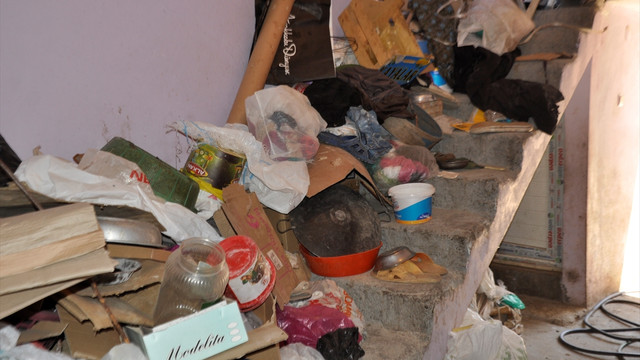 Evden iki kamyon çöp çıktı