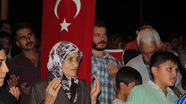 FETÖ'nün darbe girişime tepkiler