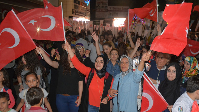 FETÖ'nün darbe girişime tepkiler