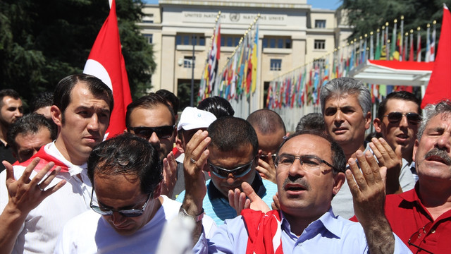 FETÖ'nün darbe girişimine dünyadan tepkiler