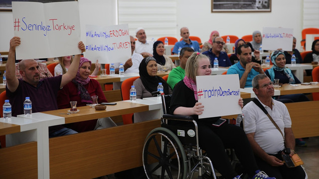 Filistinli kafileden Cumhurbaşkanı Erdoğan'a pankartlı destek