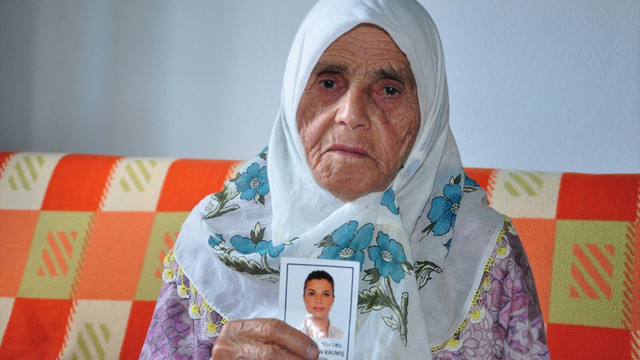 Fotoğrafını koynumda saklıyorum