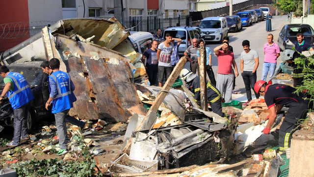 Freni boşalan kamyonet kontrolden çıktı: 1 ölü, 1 yaralı