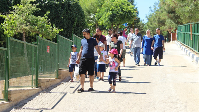 Gaziantep Hayvanat Bahçesi'ne ziyaretçi akını
