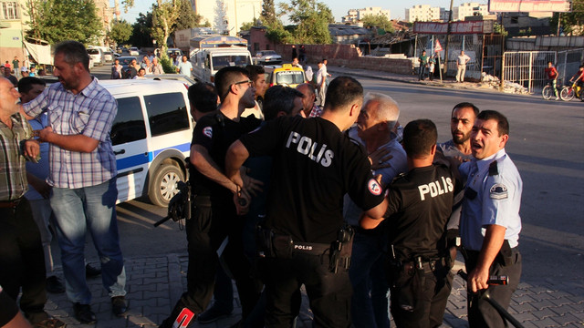 Gaziantep'te halay kavgası: 1'i polis, 4 yaralı