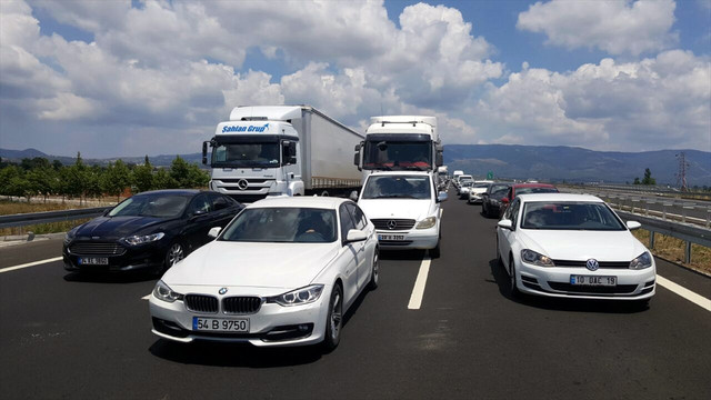 Gebze-Orhangazi-İzmir Otoyolu'nda bayram yoğunluğu