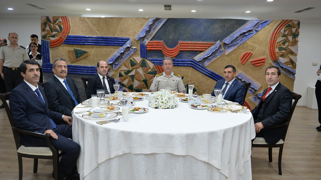 Genelkurmay Başkanı Akar, köy korucularıyla iftar yaptı