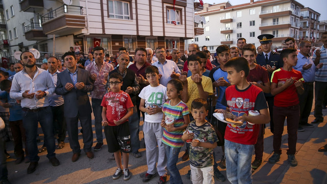 Genelkurmay Başkanı Akar'dan şehit evine taziye ziyareti