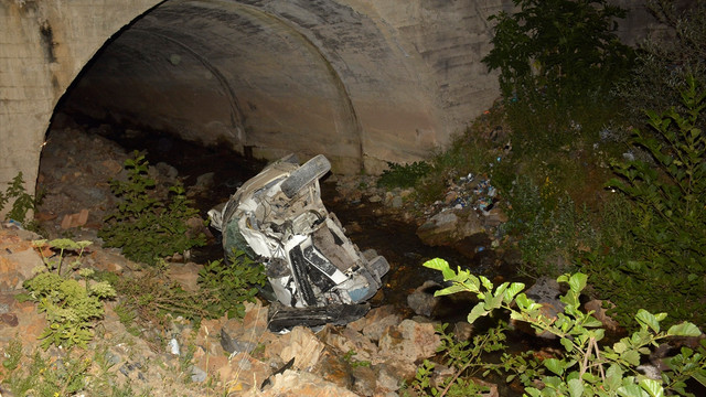 Gümüşhane'de otomobil uçuruma devrildi: 7 yaralı