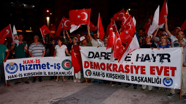 Hakemlerden darbecilere kırmızı kart