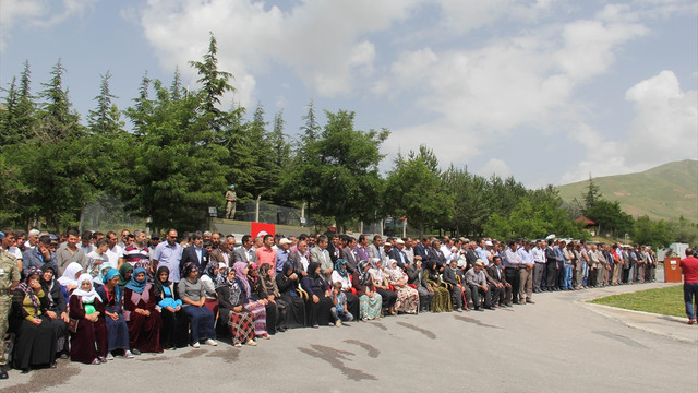 Hakkaride şehit korucu için tören düzenlendi