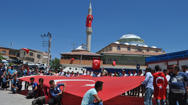 Hakkari'de zırhlı polis aracının devrilmesi