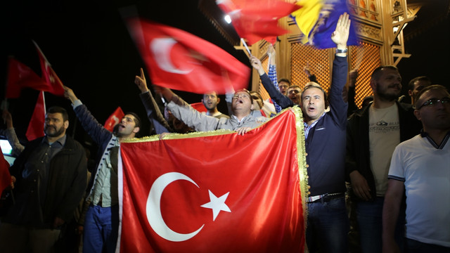 İstanbul ve Ankara'da FETÖ'den darbe girişimi