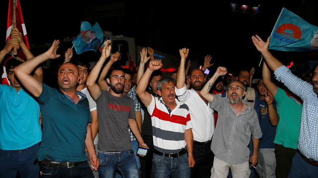 İstanbul ve Ankara'daki askeri kalkışmaya tepkiler