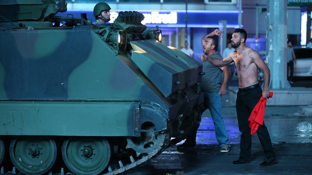 İstanbul ve Ankara'daki askeri kalkışmaya tepkiler