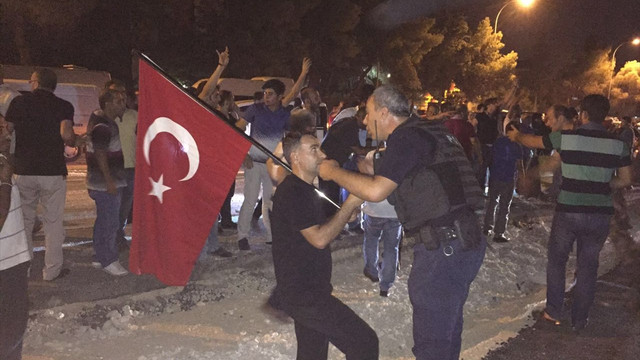 İstanbul ve Ankara'daki askeri kalkışmaya tepkiler