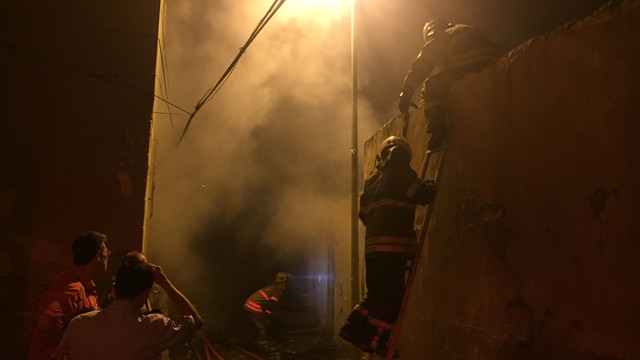 İzmir'de ev yangını