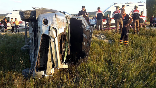 Karabük'te ticari araç devrildi: 2 ölü, 6 yaralı