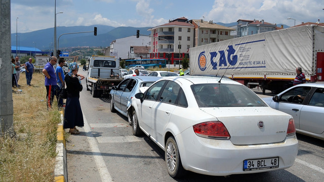 Karabük'te zincirleme trafik kazası: 10 yaralı