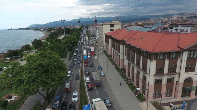 Karadeniz Sahil Yolu'nda tatil yoğunluğu