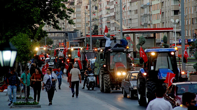 Kayseri'deki çiftçilerden FETÖ'nün darbe girişimine tepki