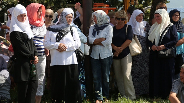 Keraterm kampında katledilen 200 Boşnak törenle anıldı