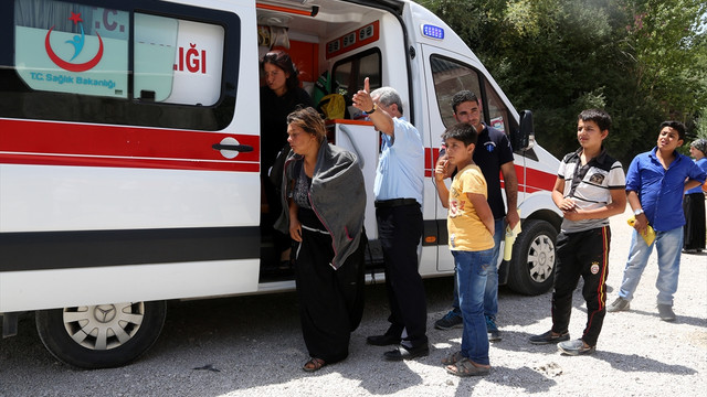 Kilitli kalan dilencileri sağlık ekipleri kurtardı