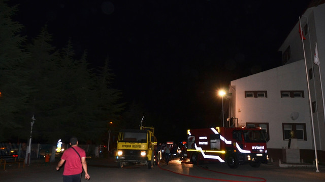 Kına gecesinde yakılan maytap yangına neden oldu