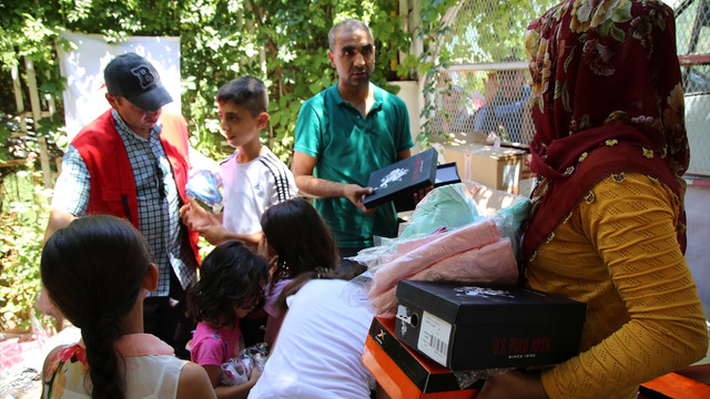 Kızılay'dan bin aileye yardım