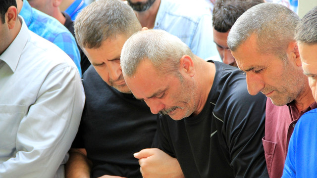 GÜNCELLEME - Kocaeli'de otomobil tıra çarptı: 4 ölü, 1 yaralı