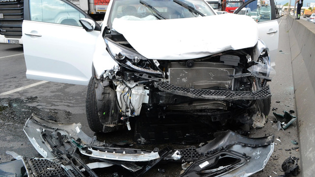 Kocaeli'de trafik kazası: 3 yaralı