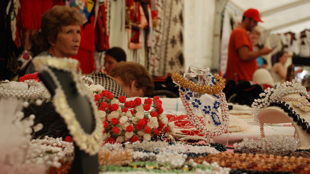 Kosova'da el sanatları ve milli kıyafetler fuarı açıldı