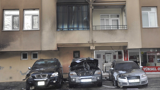 Manavgat'ta 3 lüks otomobil kundaklandı