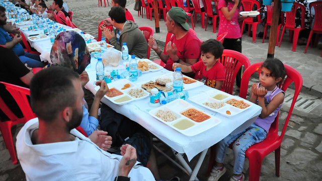 Müslüman ve Hristiyanlar iftarda buluştu