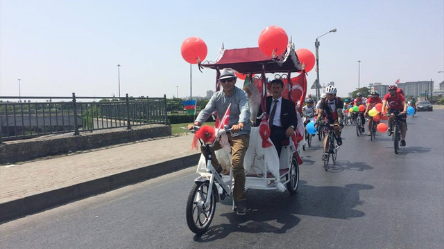 Nikaha bisikletle gittiler