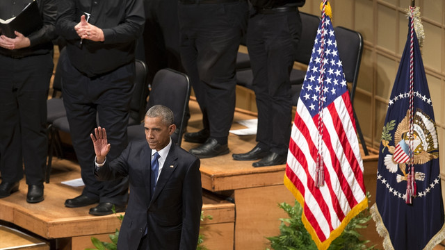 Obama, Dallas'ta öldürülen polisler için gözyaşı döktü