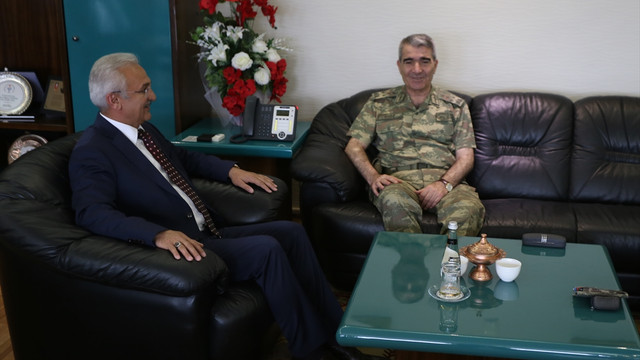 Orgeneral Savaş'tan valilik ve belediyeye ziyaret
