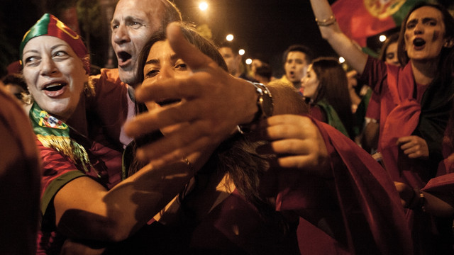 Paris'teki Portekizli taraftarlar Avrupa Şampiyonluğu'nu kutladı