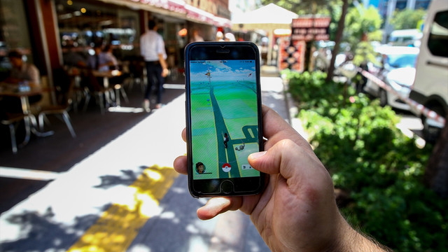 Pokemon GO çizgi film karakterlerini sokağa çıkardı