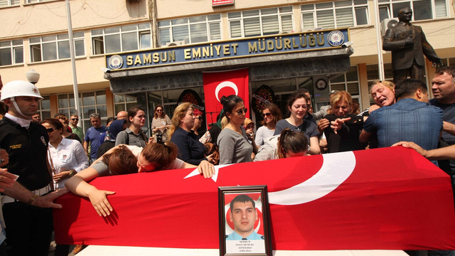 Polis memuru Boz için tören