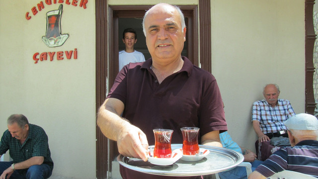 Polis ve askere ücretsiz çay ikramı