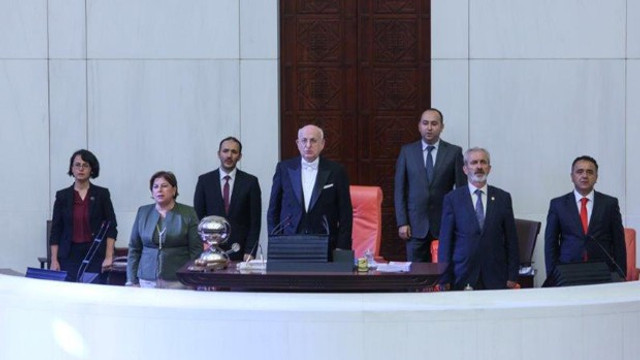 Mecliste darbe girişimi sonrası tarihi toplantı yapılıyor...