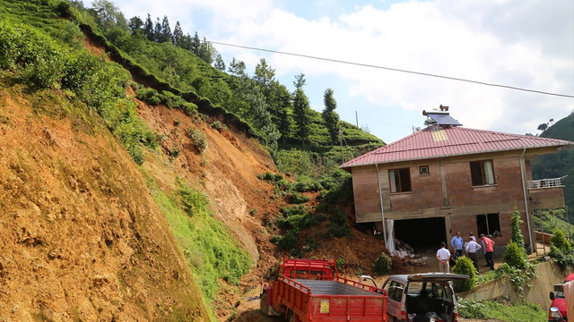 Rize'deki toprak kayması