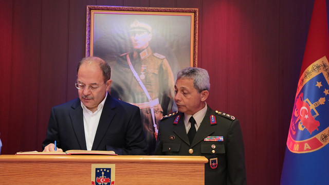 Sağlık Bakanı Akdağ, Erzurumda harçlık dağıttı