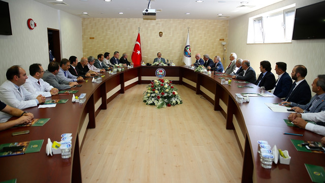 Sakarya Valisi Hüseyin Avni Coş: