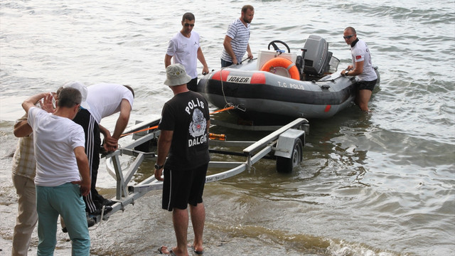 Sakarya'da alabora olan sandaldaki kişinin kaybolması