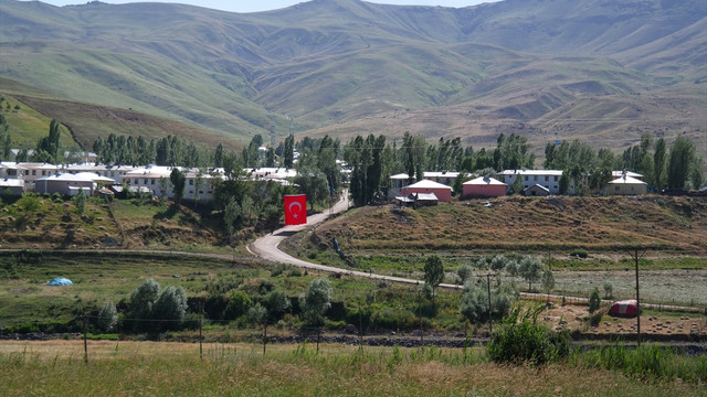 Şehit haberi Kırgız Türklerini yasa boğdu