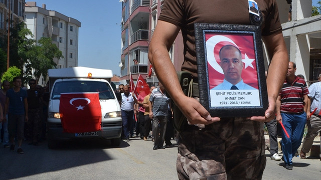 Şehit polis Can, son yolcuğuna uğurlandı