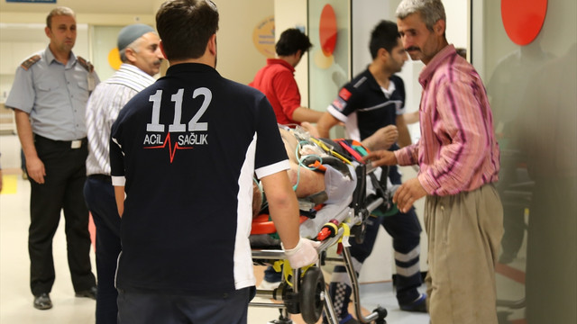 Siirt'te otomobil şarampole devrildi: 2 ölü, 3 yaralı